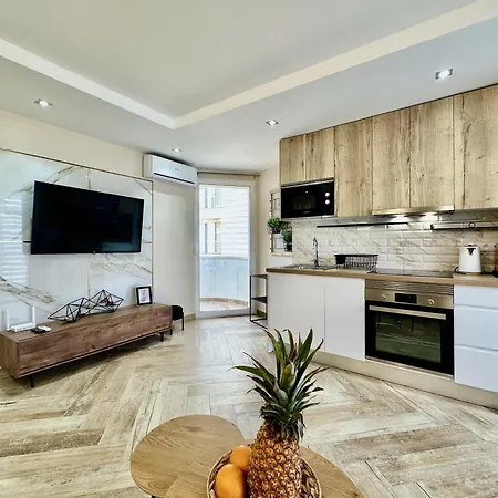 Lägenhet Clubrent - Magnificent Apartment, Bermudas Building *